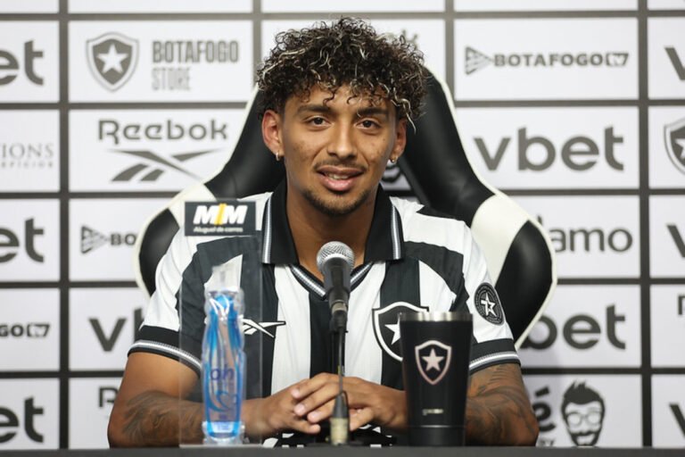 Cristian Medina Chega ao Botafogo Agradecendo a Textor e Exaltando a Tradição Alvinegra