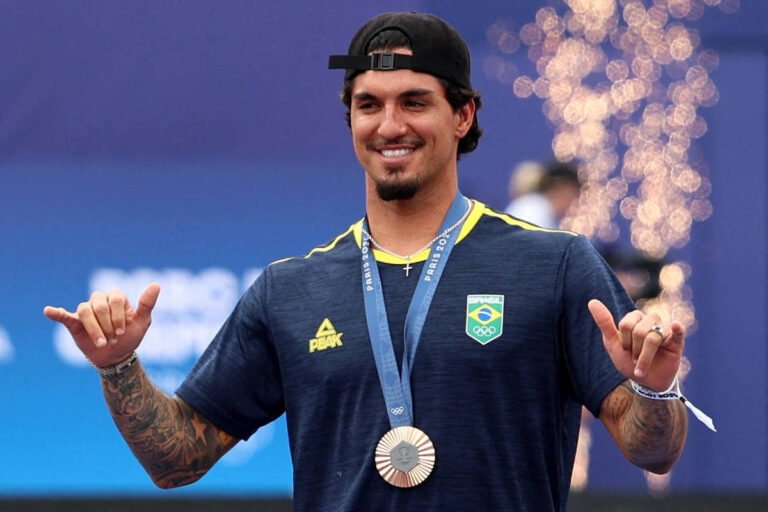 Gabriel Medina Anuncia Retorno Triunfal ao Surfe Profissional: “É o Que Me Move”