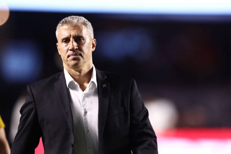 Fim de Uma Era: São Paulo Anuncia Saída de Hernán Crespo em Meio à Crise