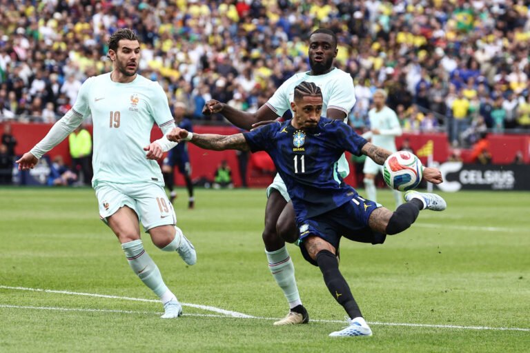 Seleção Brasileira: Raphinha e Wesley Cortados por Lesões Musculares Antes de Duelo com a Croácia