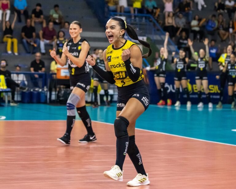 Dentil/Praia Clube Impõe Ritmo e Vence Sesi Bauru na Largada dos Playoffs da Superliga