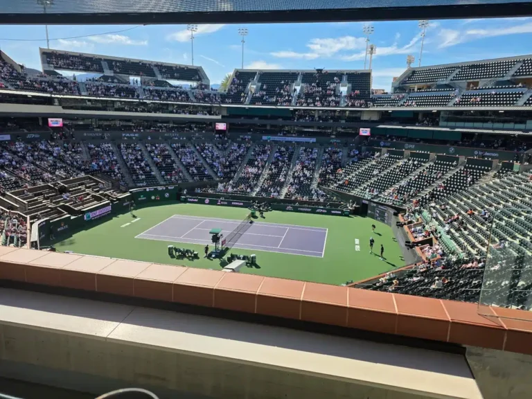 BNP Paribas Open 2026: Dia Inaugural no Deserto Revela Drama e Uma Surpresa Calculada