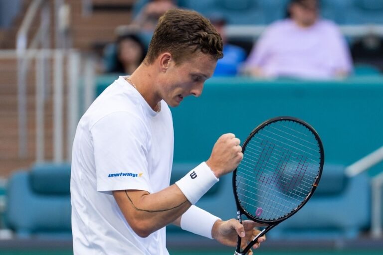 Jiri Lehecka Supera Pressão do Favoritismo e Alcança Semifinal em Miami