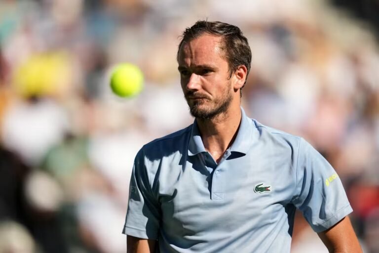 Daniil Medvedev Retorna ao Top 10 da ATP e Consolida Temporada de Destaque