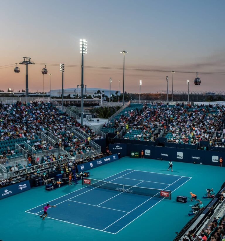 Miami Open 2026: Sinner Imbatível e Tiafoe em Virada Heroica Conquistam Oitavas de Final