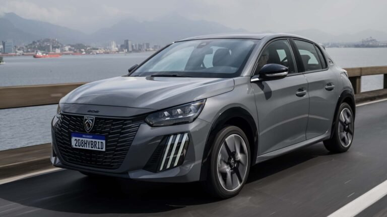 Peugeot 208 com Teto Solar: A Tentação do Luxo Acessível e a Análise do Financiamento
