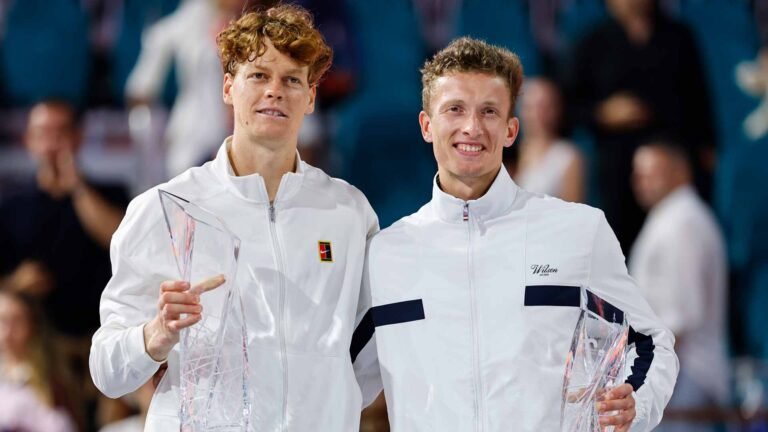Jannik Sinner Conquista o “Sunshine Double” em Miami, Consolidando Ascensão Histórica