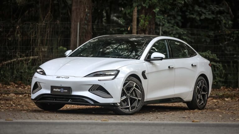 Do Pico da Potência à Era da Eficiência: A Redefinição do Desempenho Automotivo