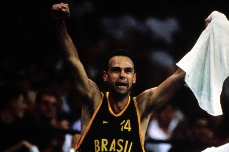 Oscar Schmidt: O Adeus e a Exaltação Global de uma Lenda do Basquete