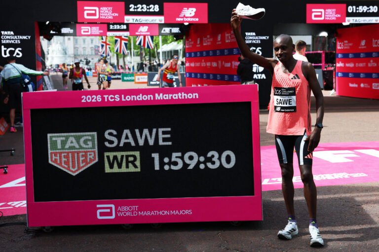 A Era do ‘Hardware’: Tênis de Carbono Redefinem Limites na Maratona de Londres com Dupla Quebra Histórica