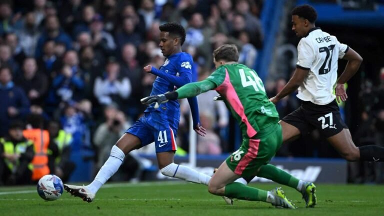 Chelsea Esmaga Port Vale na Copa da Inglaterra com Goleada e Destaque Brasileiro