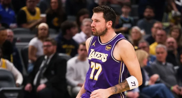 Luka Doncic Rege Março e Grava Nome na História da NBA com Feitos Inéditos