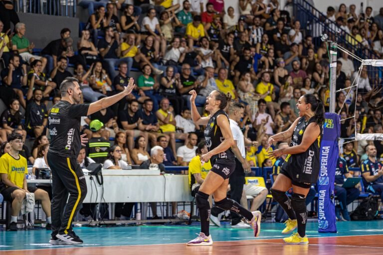 Dentil/Praia Clube Vence Sesc Flamengo e Abre Vantagem na Semifinal da Superliga