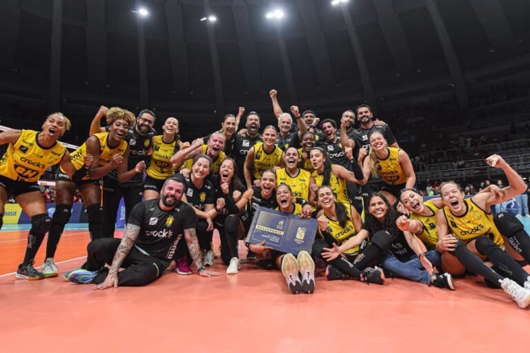 Dentil/Praia Clube Avança para Sétima Final da Superliga Feminina