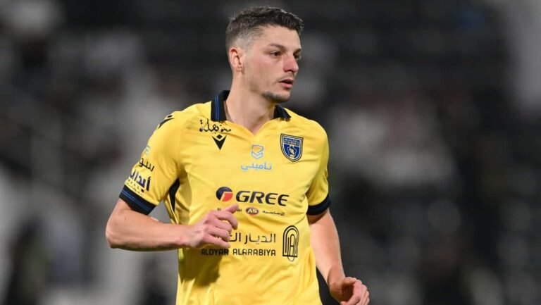 Andrei Girotto, Zagueiro Artilheiro, Brilha em Empate Eletrizante e Mantém Al Taawoun na Disputa pelo Título Saudita