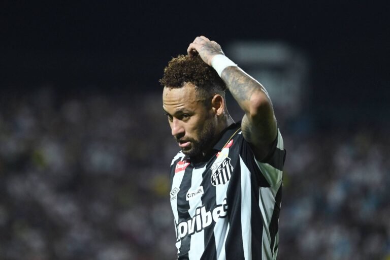 Santos: Neymar e Robinho Jr. Selam Paz em Campo Após Tensão nos Bastidores