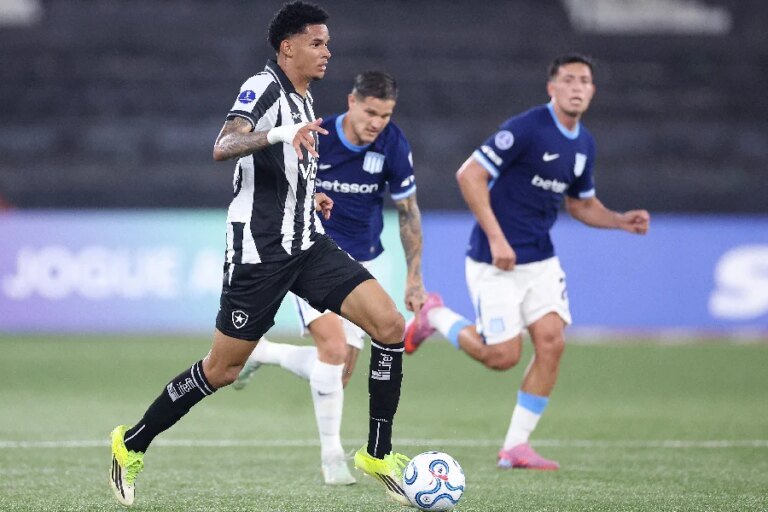 Botafogo estabelece valor milionário para venda de Newton no mercado de transferências