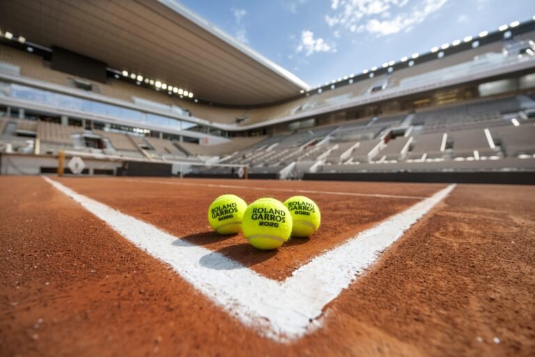 Roland Garros Inicia Qualificatório com Cinco Brasileiros em Ação no Saibro de Paris