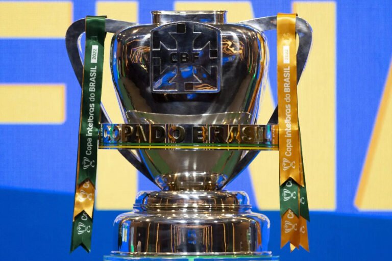 Copa do Brasil: Sorteio Define Oitavas de Final com Clássico e Duelos Intensos