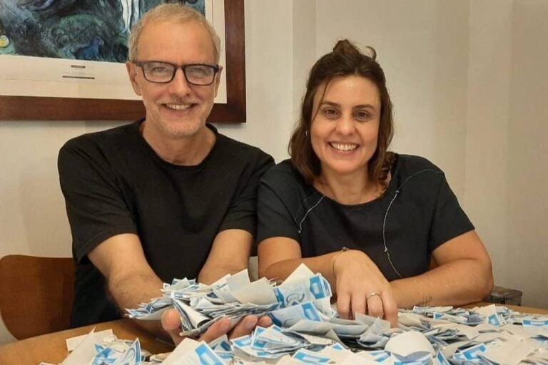 Descarte Consciente: O Destino do Papel das Figurinhas da Copa do Mundo