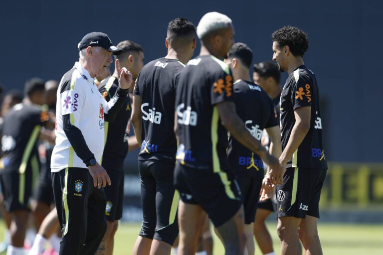 Ancelotti Intensifica Testes e Mantém Dúvidas na Seleção Brasileira Antes da Estreia na Copa do Mundo