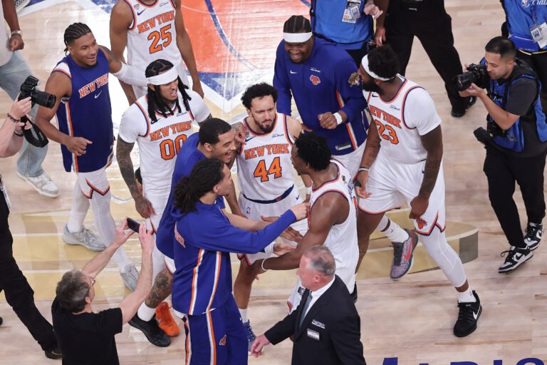 Virada Histórica: Knicks Vencem Spurs e Estão a Um Passo do Título da NBA