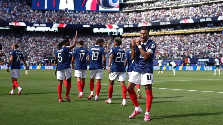 Mbappé Comanda Vitória da França Sobre Senegal na Estreia da Copa do Mundo