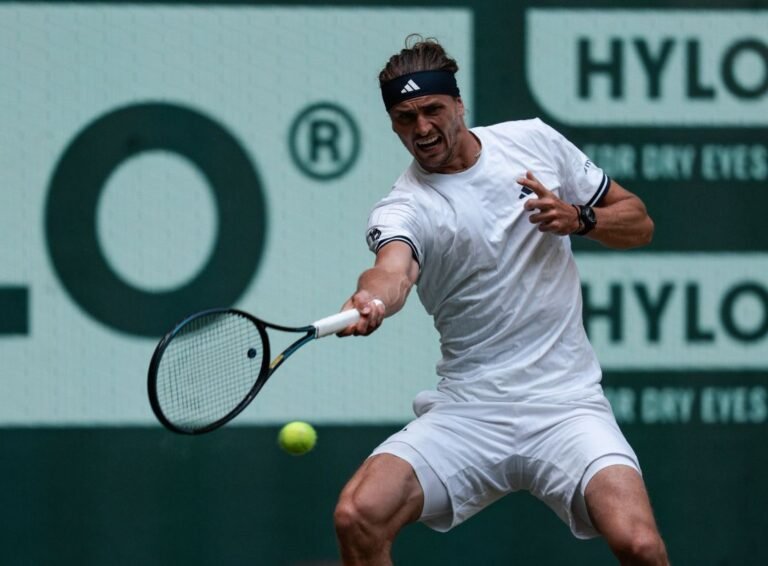 Alexander Zverev Avanca em Halle e Destaca Adaptação à Grama: ‘Tudo é um Processo’