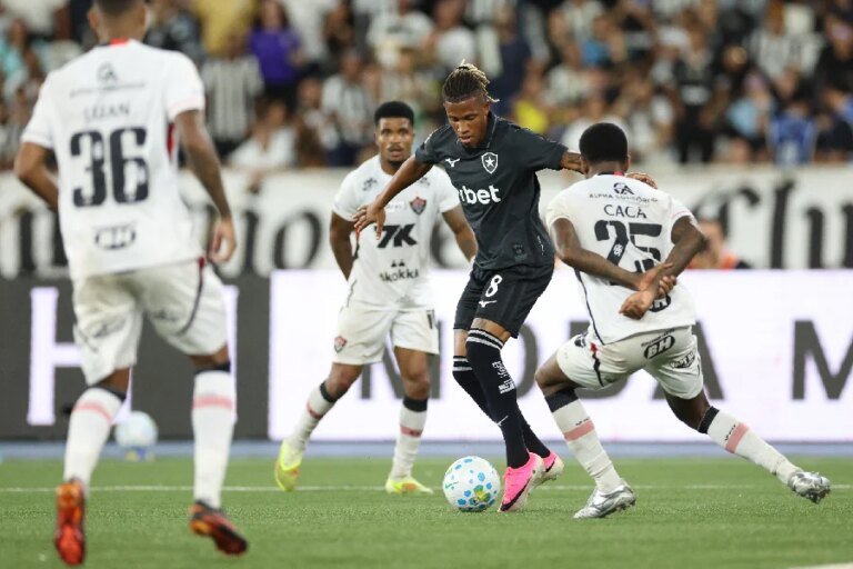 Danilo reage a proposta do Palmeiras e recusa Rússia no Botafogo