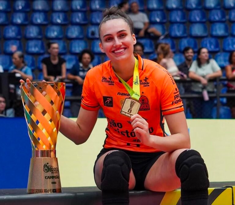 Central Larissa Besen Renova com Osasco São Cristóvão Saúde para Terceira Temporada