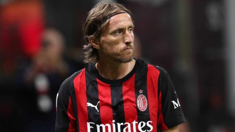 Modric renova com Milan até 2027: fim dos rumores