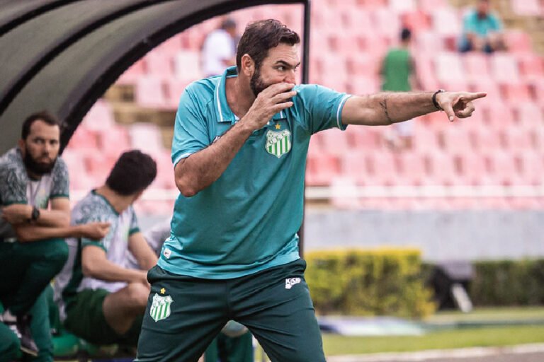 Danilo técnico do Uberlândia mira título após acesso à Série C