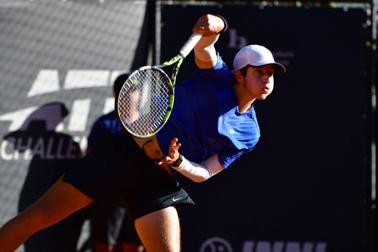 Tênis: Fonseca surpreende Tsitsipas e brasileiros avançam
